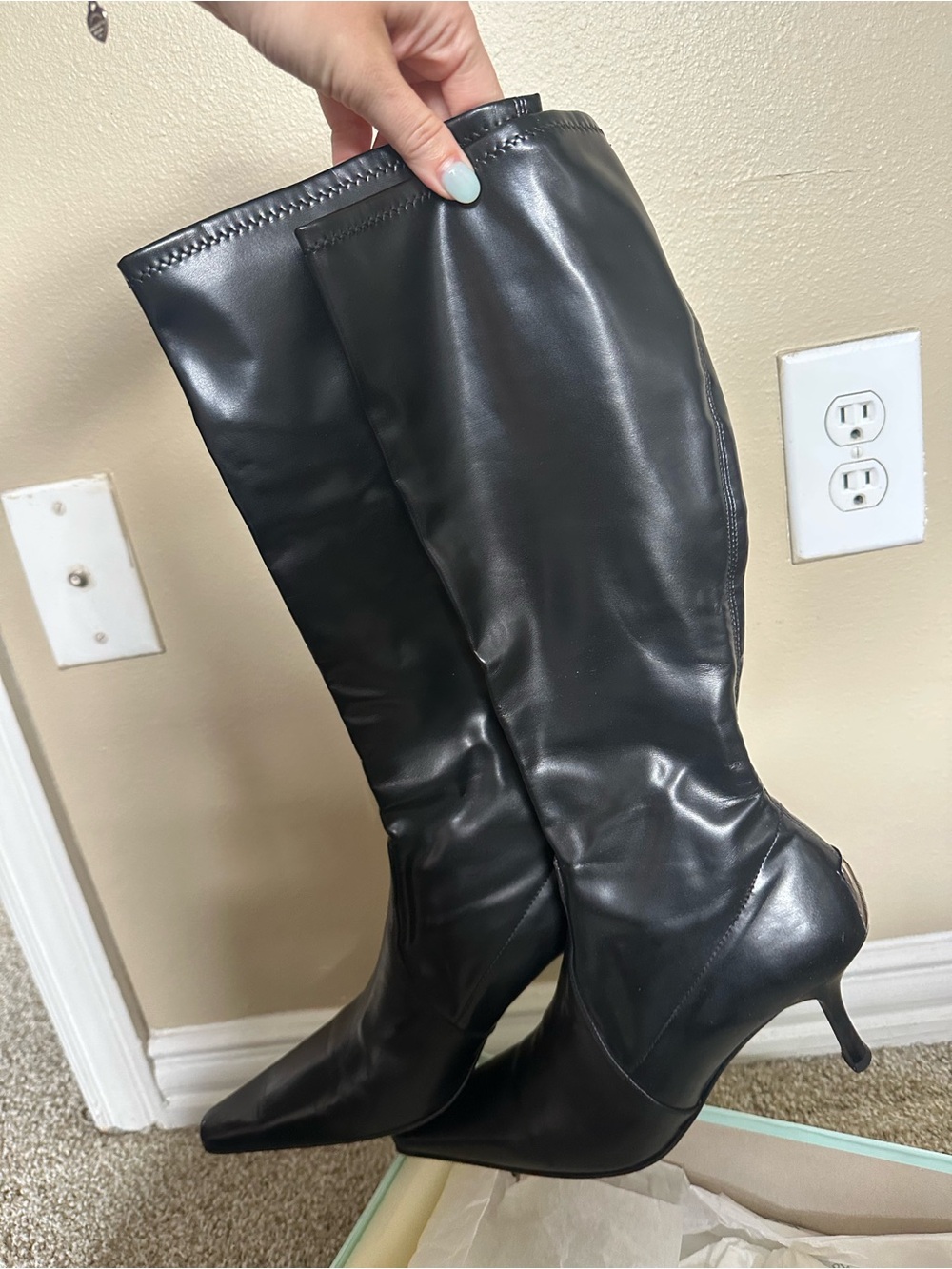 Donald J. Pliner Black Pointed Toe Mid-Kitten Heel Ankle Boots - Picture 2 of 5